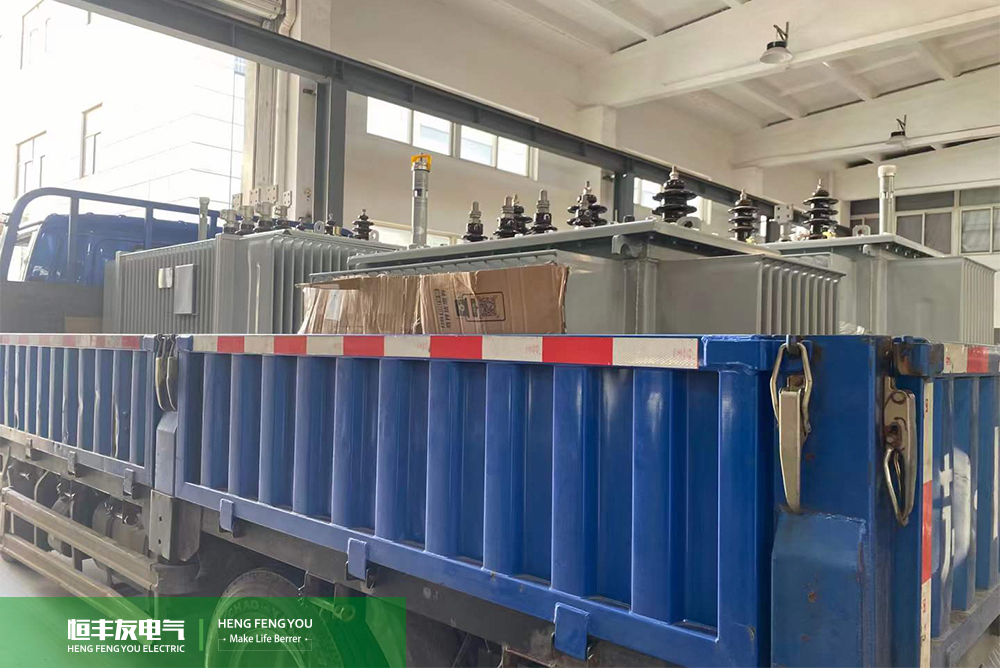 The oil immersed transformer of domestic customer is loaded and shipped